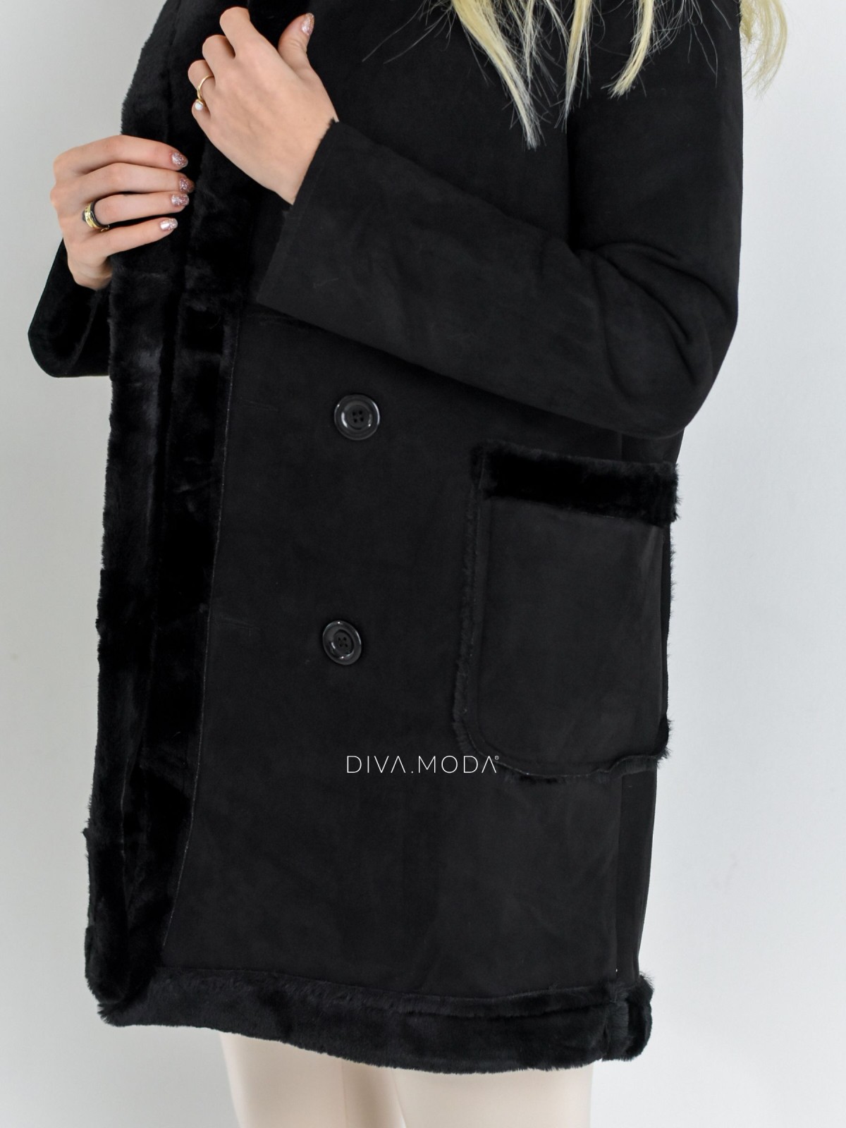Kožušinový kabátik z brúsenej koženky dvojradovými gombíkmi čierny P 44