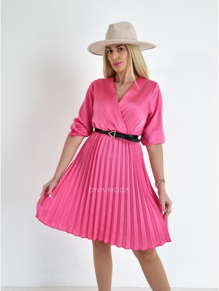 Saténové šaty s plisovanou sukňou ružové A 67