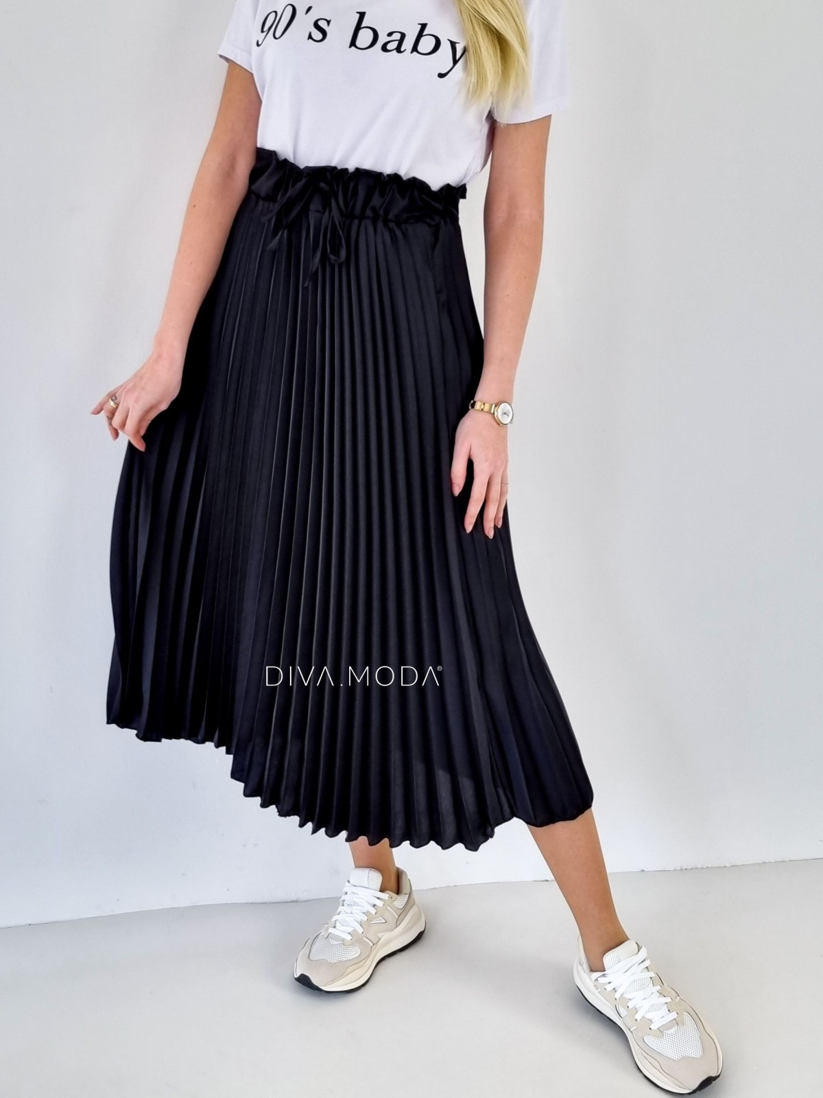 Maxi plisovaná sukňa so šnúrkou čierna A 150