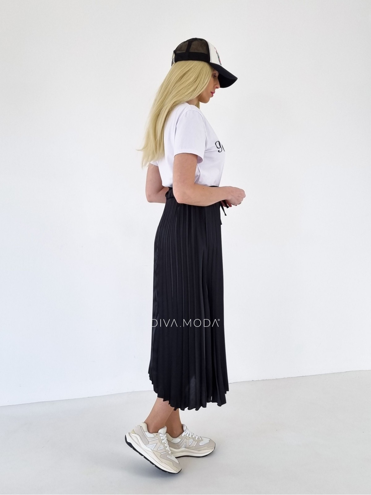 Maxi plisovaná sukňa so šnúrkou čierna A 150