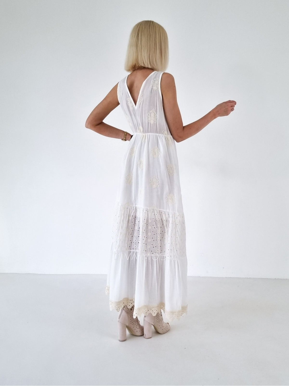 Letné maxi šaty so strapcom biele B 6