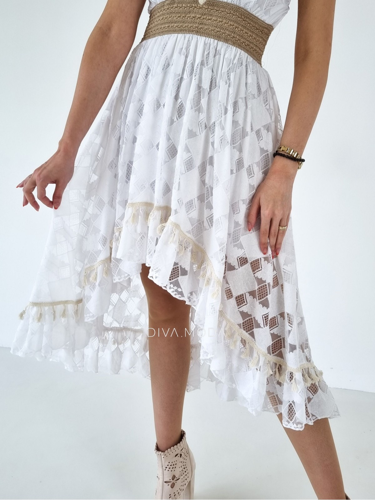 Asymetrické letné šaty so zdobením biele B 7