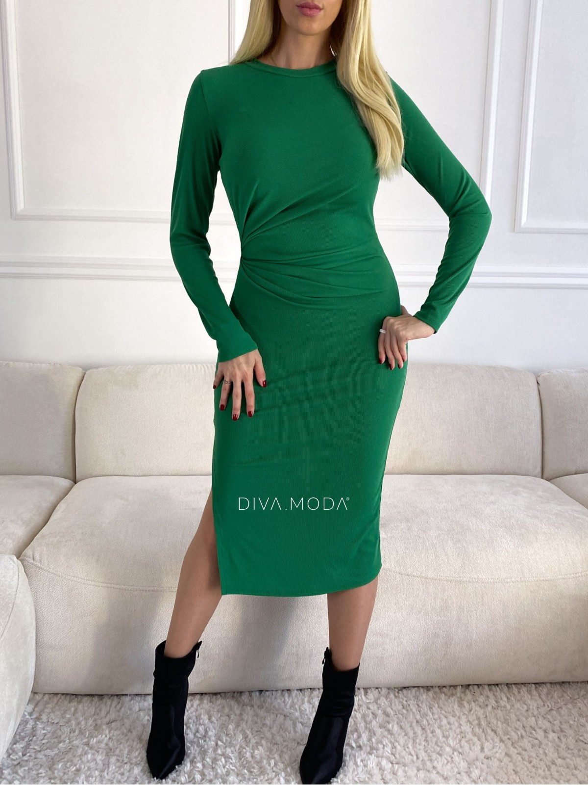 Priliehavé šaty s riasením zelené S 91