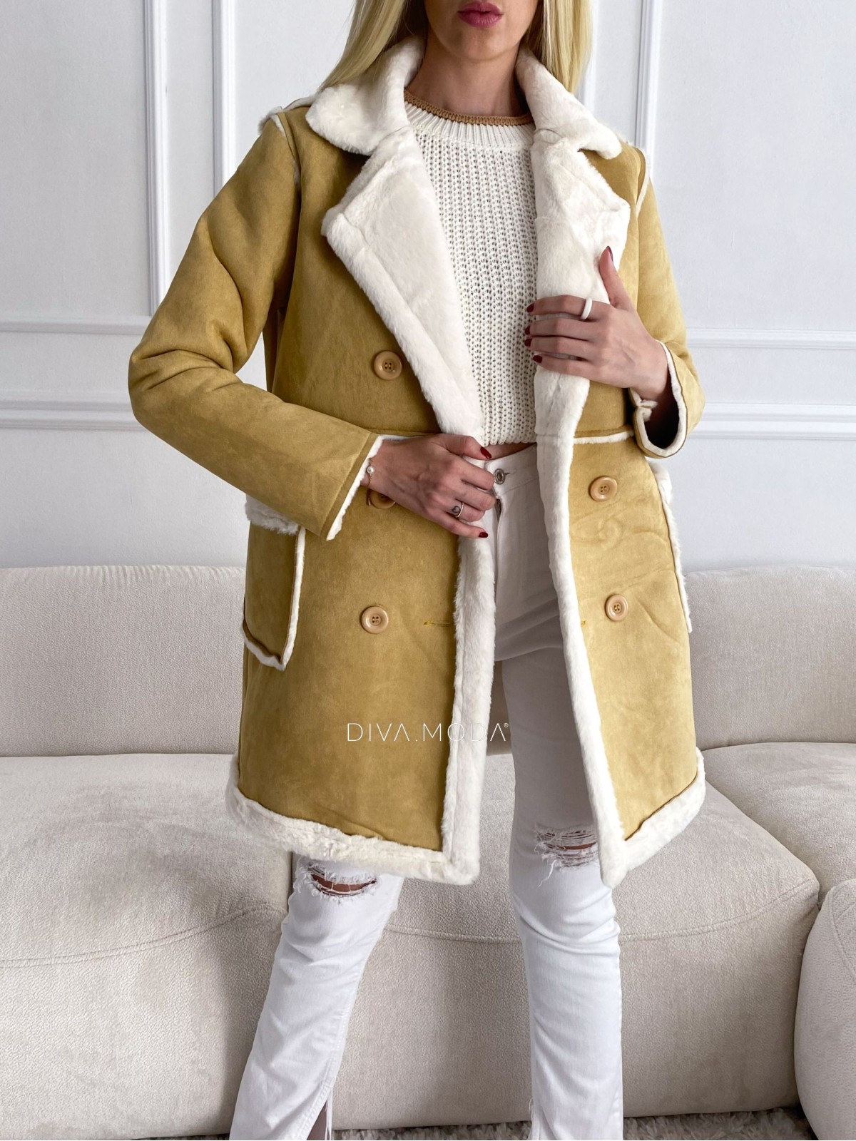 Kožušinový kabát z brúsenej koženky s dvojradovými gombíkmi hnedý S 85