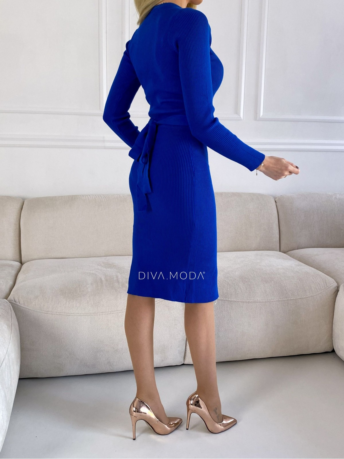 Úpletové midi šaty so štrasovou aplikáciou kráľovská modrá P 36