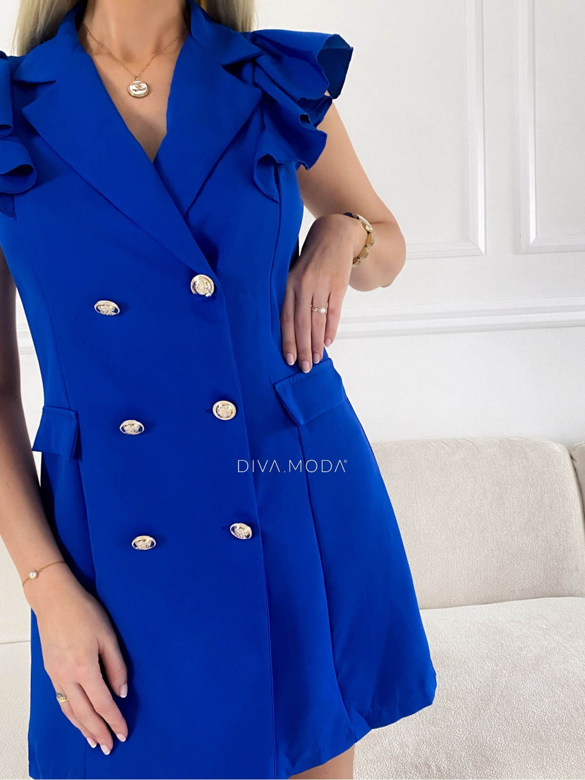Sakové šaty s volánmi na ramenách kráľovská modrá M 68