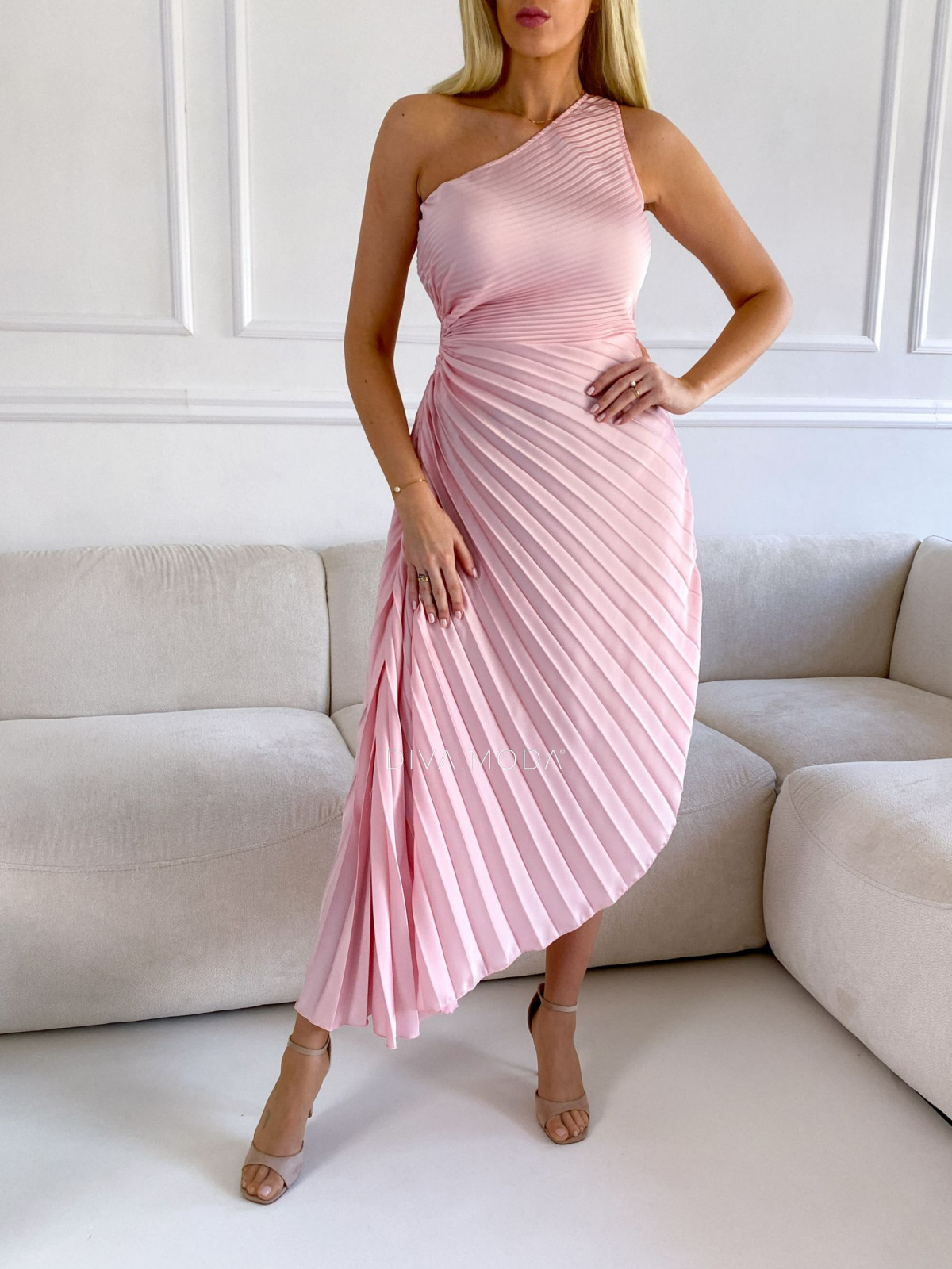 Plisované elegantné šaty s výrezom baby pink M 6