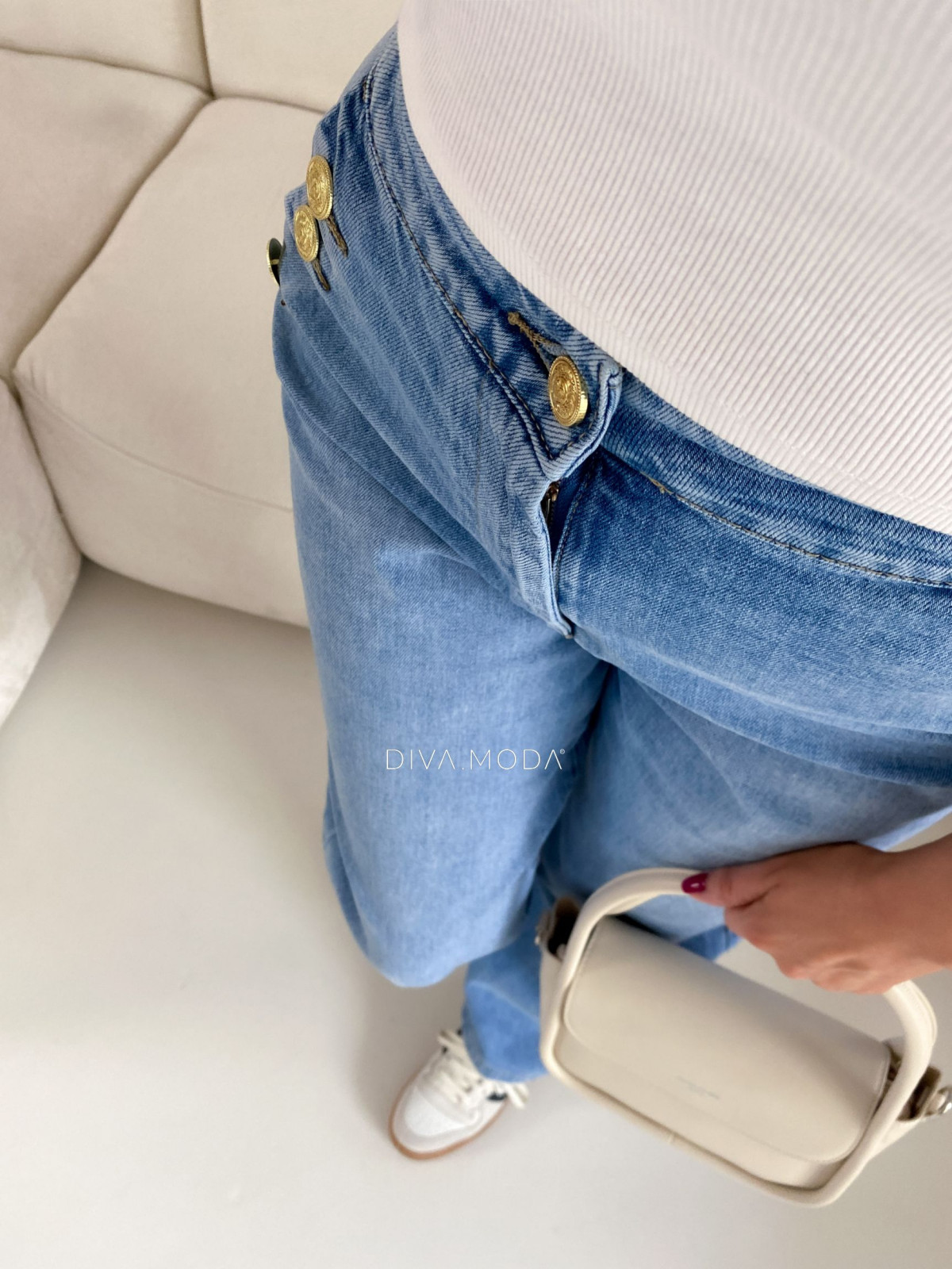 Straight jeans so zlatými gombíkmi svetlo modré M 154