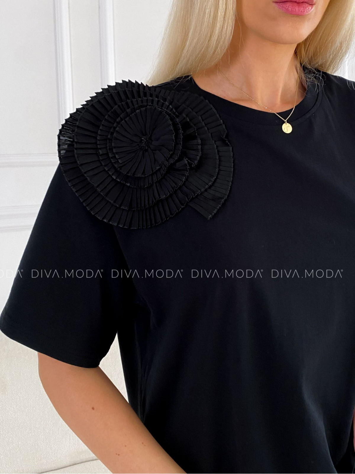 Oversize tričko s 3D kvetom čierne P 90