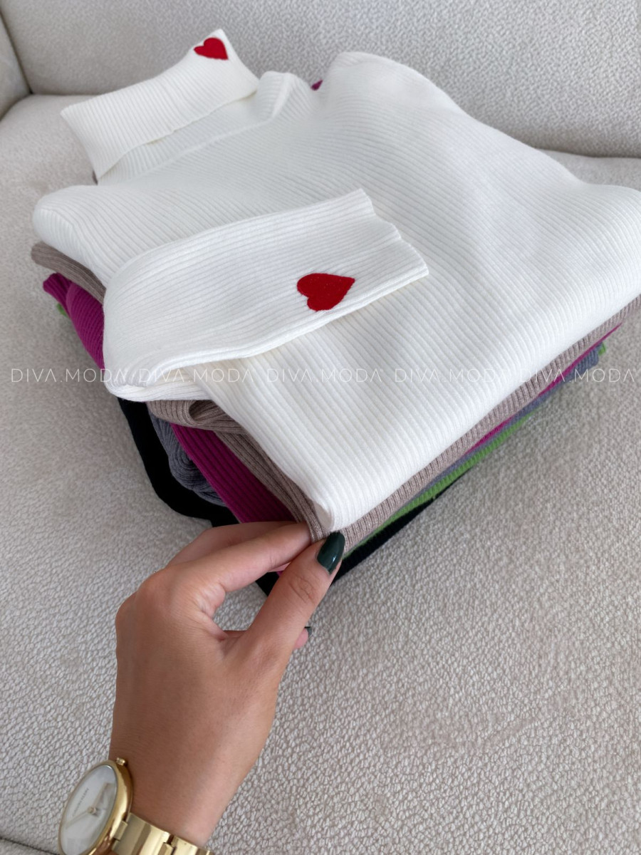 Rebrovaný rolák so srdiečkami biely V 50