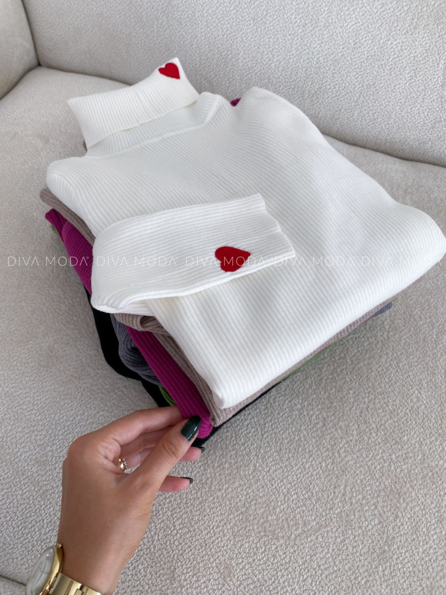 Rebrovaný rolák so srdiečkami biely V 50