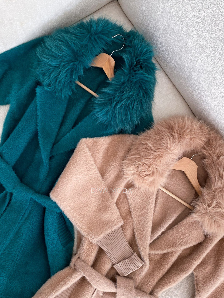 Alpaka kabát s kožušinou a opaskom prtrolejovo- smaragdový S 68