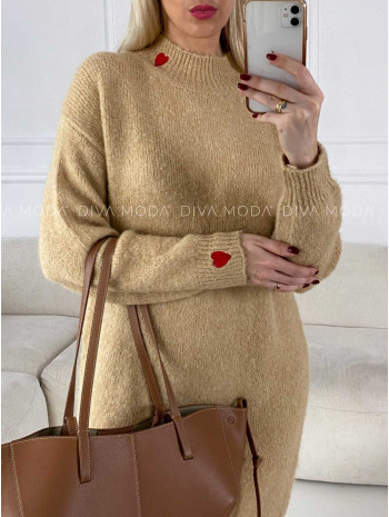 Pletené polo-rolákové šaty so srdiečkami latté V 555