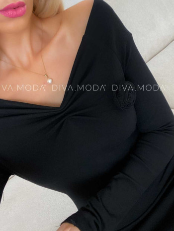 Maxi šaty s odhalenými ramenami  čierne M 243