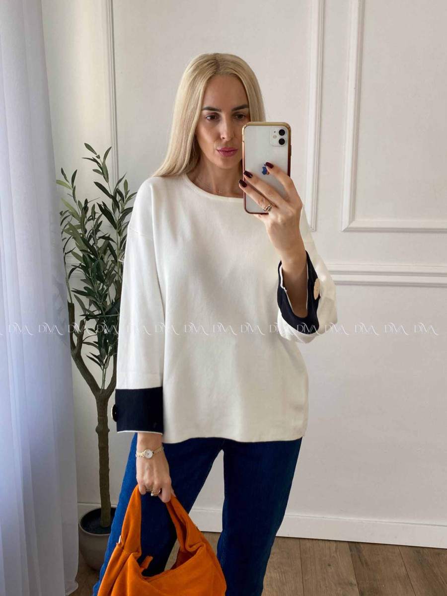 Sveter s gombíkmi na rukávoch smotanový A 46