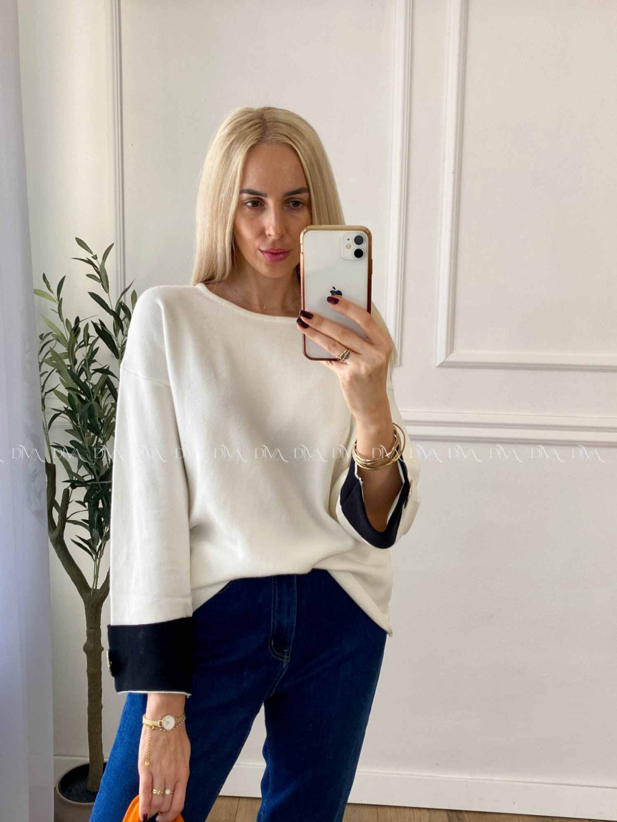 Sveter s gombíkmi na rukávoch smotanový A 46