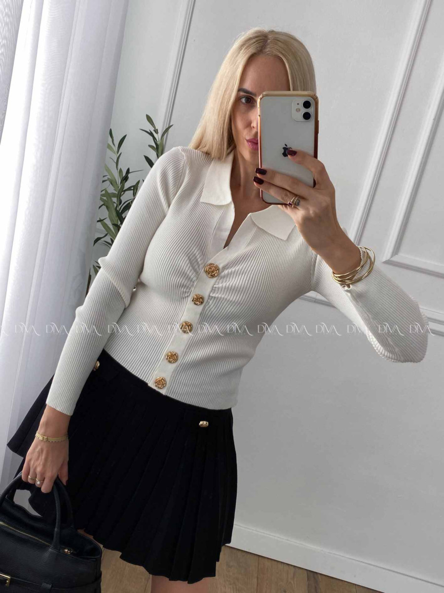 Sveter s golierom a ružičkovými gombíkmi biely A 43