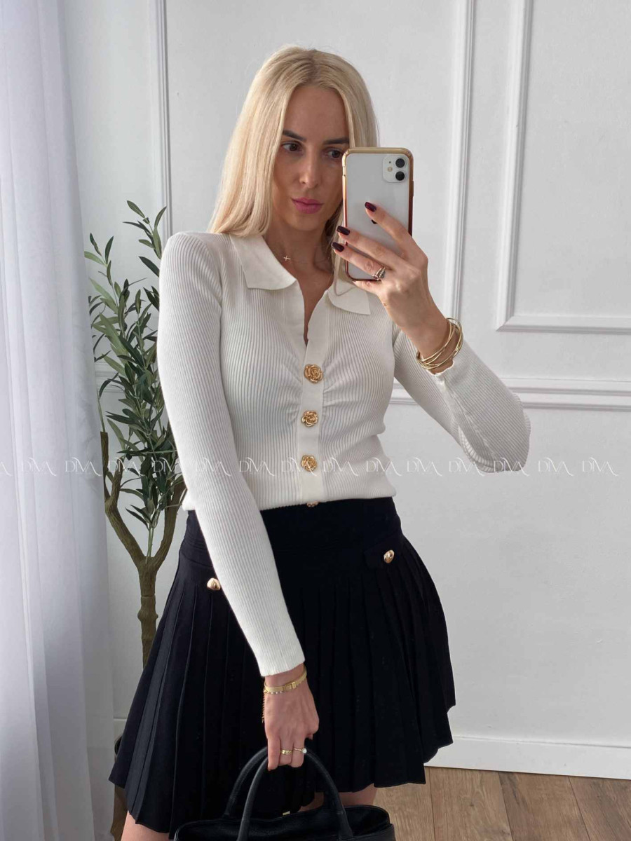 Sveter s golierom a ružičkovými gombíkmi biely A 43