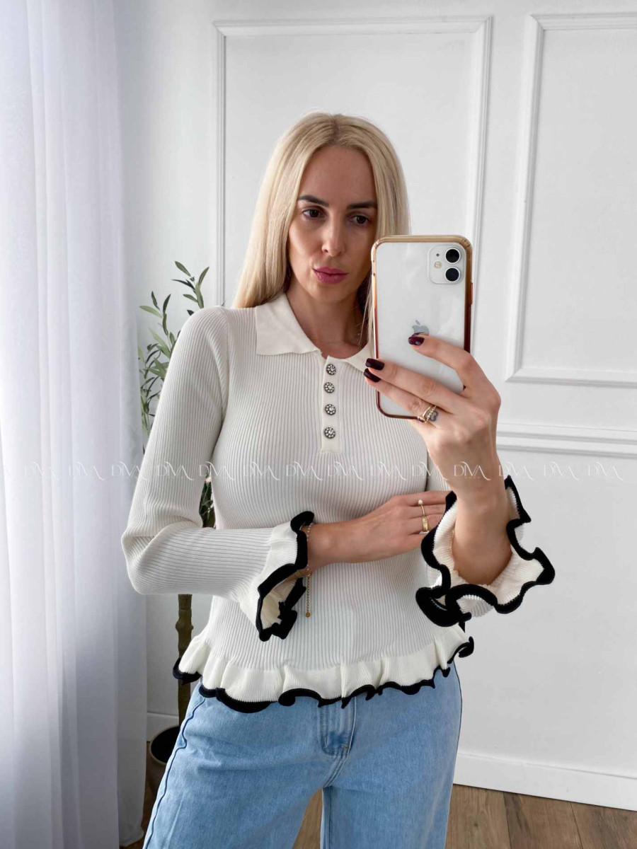 Sveter s kamienkovými gombíkmi a lemom biely A 48