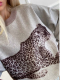 Oversize sveter Leopard sivý A 16