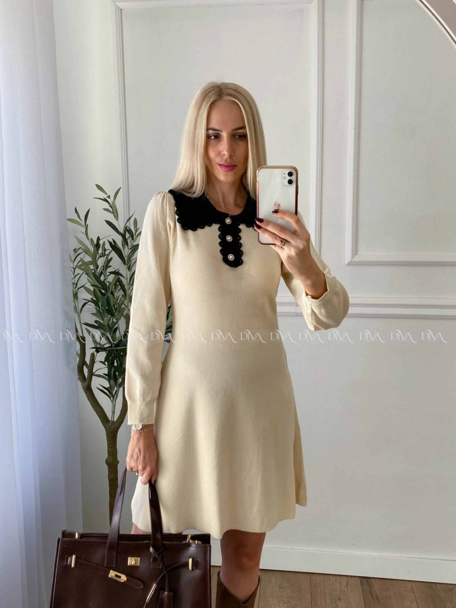 Úpletové šaty s krajkovaným golierom vanilkové A 41
