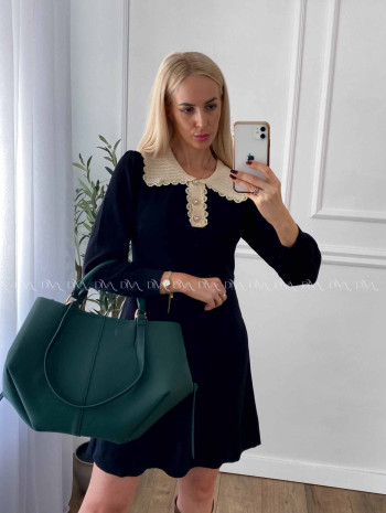 Úpletové šaty s krajkovaným golierom čierne A 41