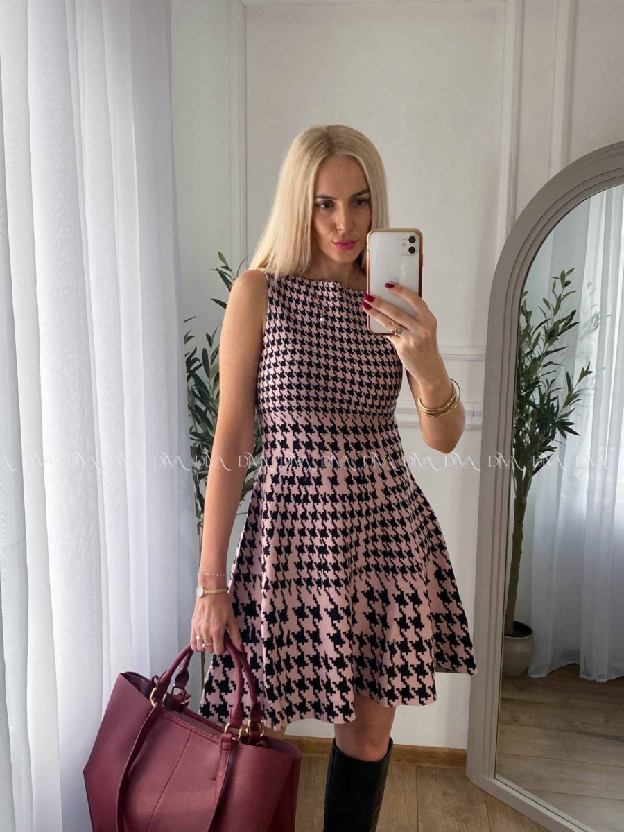 Úpletové šaty kohútia stopa ružové A 22