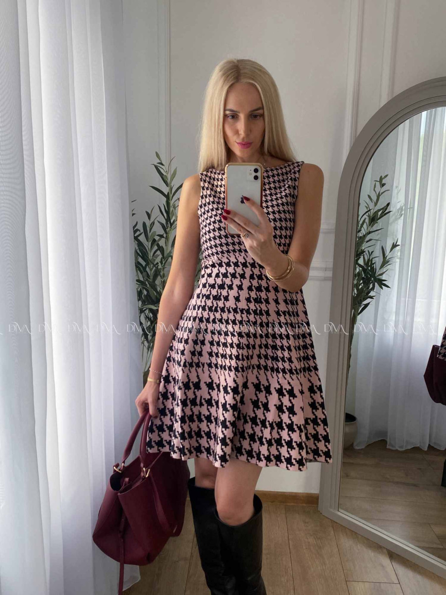 Úpletové šaty kohútia stopa ružové A 22