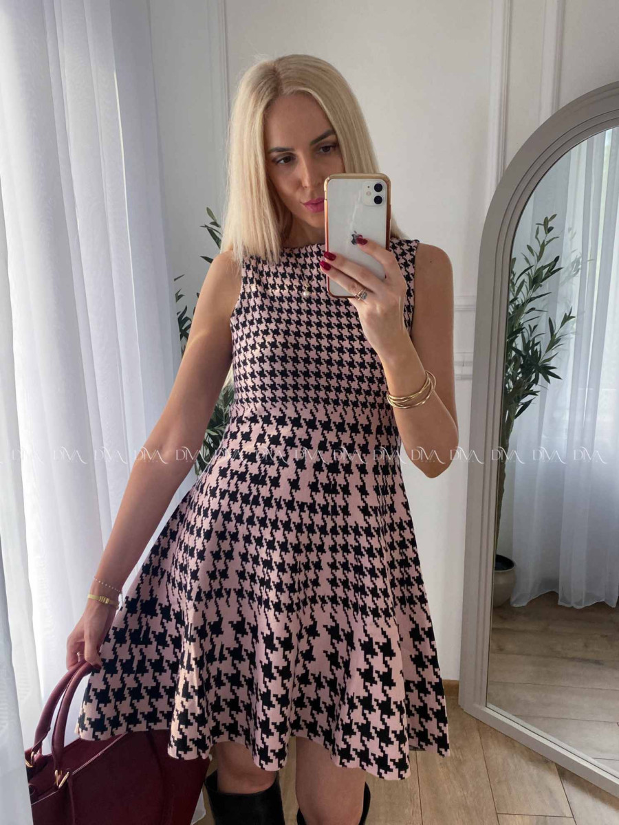 Úpletové šaty kohútia stopa ružové A 22