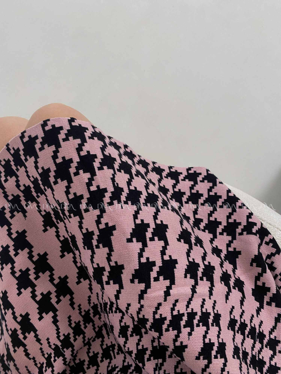 Úpletové šaty kohútia stopa ružové A 22