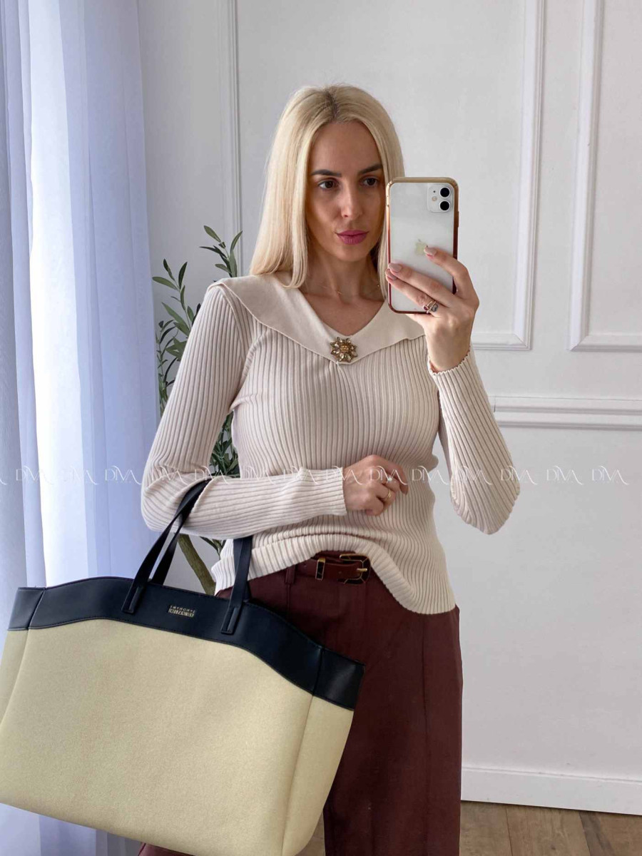 Svetrík s golierom a kamienkovým kvetom béžový A 12