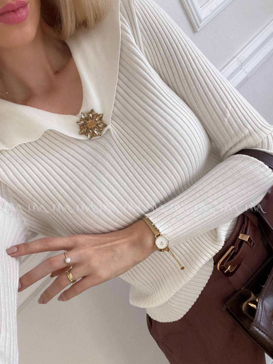 Svetrík s golierom a kamienkovým kvetom biely A 12