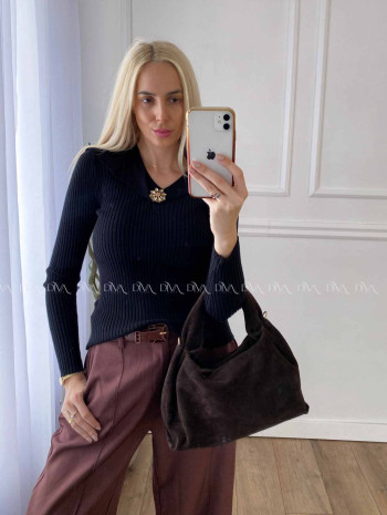 Svetrík s golierom a kamienkovým kvetom čierny A 12