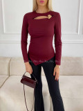 Šikmý top s výstrihom a sponou burgundy A 77 Šikmý top s výstrihom a sponou burgundy A 77