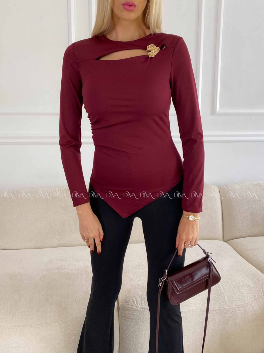 Šikmý top s výstrihom a sponou burgundy A 77 Šikmý top s výstrihom a sponou burgundy A 77