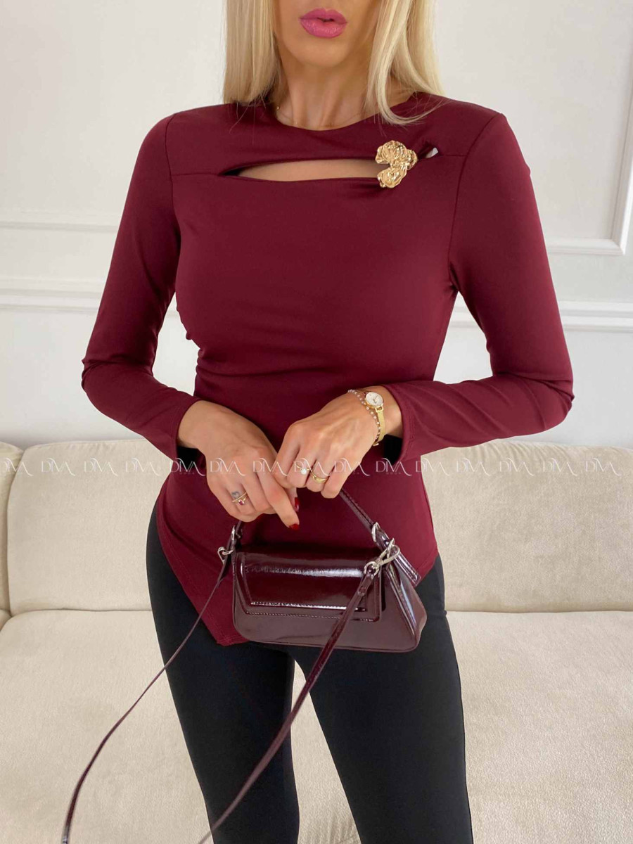 Šikmý top s výstrihom a sponou burgundy A 77 Šikmý top s výstrihom a sponou burgundy A 77