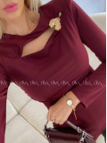 Šikmý top s výstrihom a sponou burgundy A 77 Šikmý top s výstrihom a sponou burgundy A 77