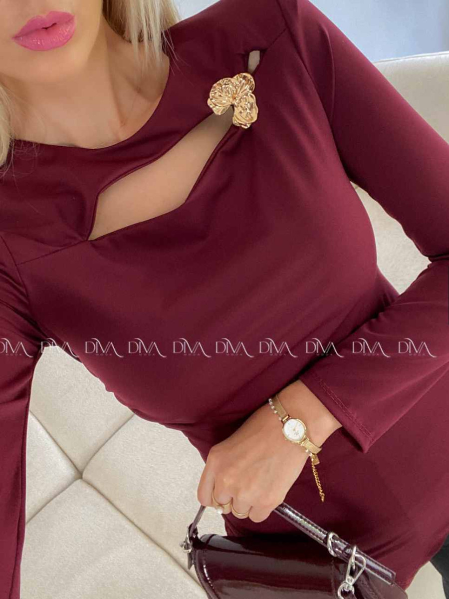 Šikmý top s výstrihom a sponou burgundy A 77 Šikmý top s výstrihom a sponou burgundy A 77