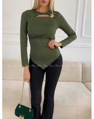 Šikmý top s výstrihom a sponou khaki zelený A 77