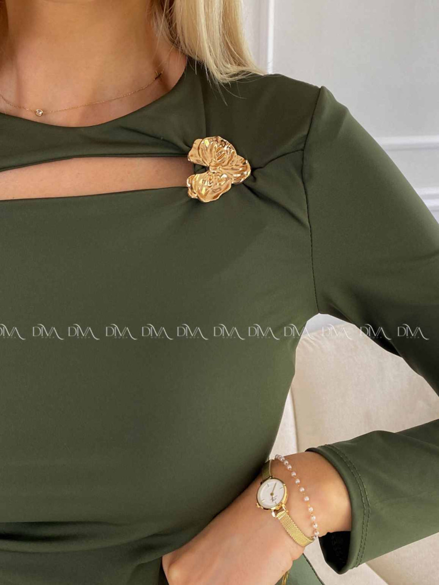 Šikmý top s výstrihom a sponou khaki zelený A 77