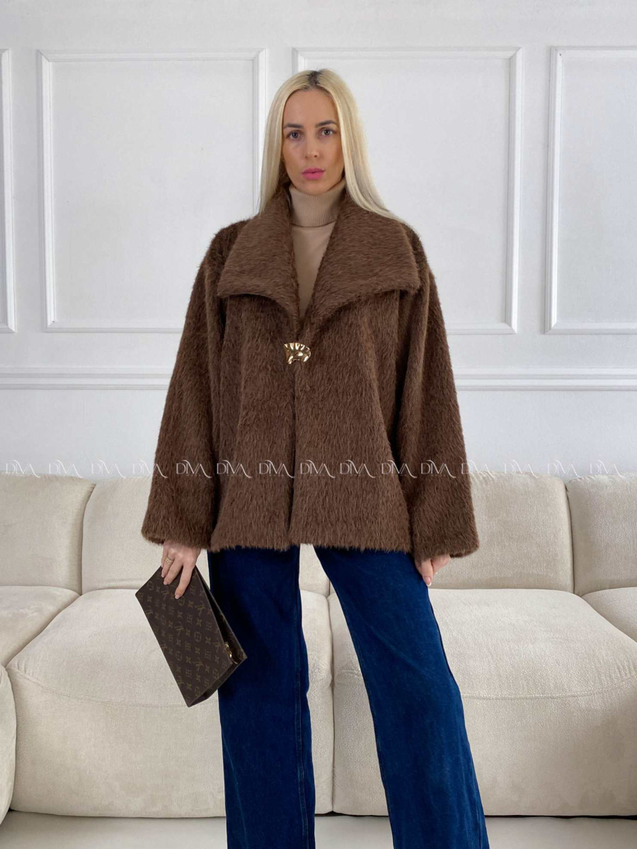 kožušinový kabát so zlatou brošňou hnedý A 104