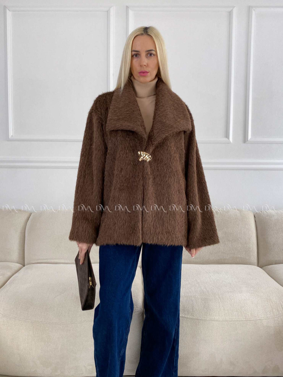 kožušinový kabát so zlatou brošňou hnedý A 104
