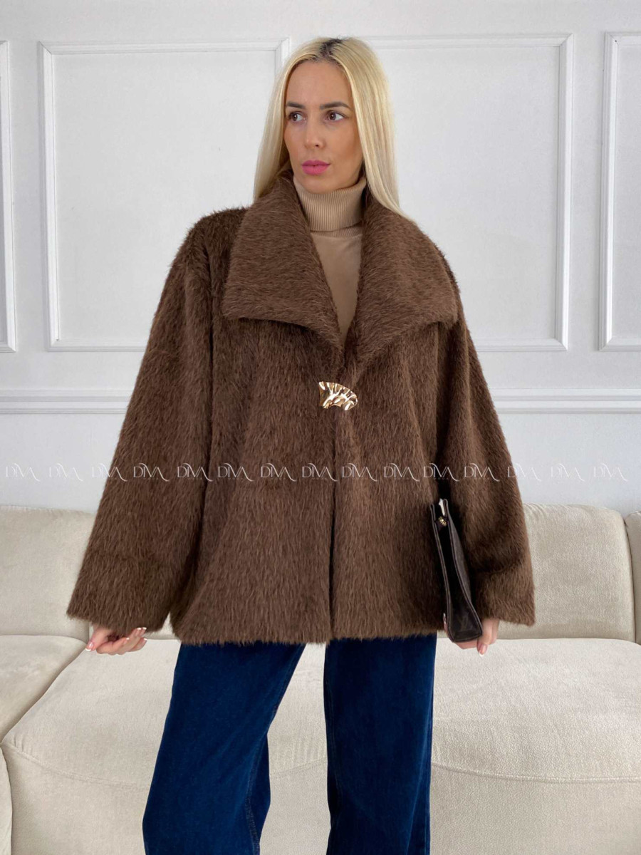 kožušinový kabát so zlatou brošňou hnedý A 104