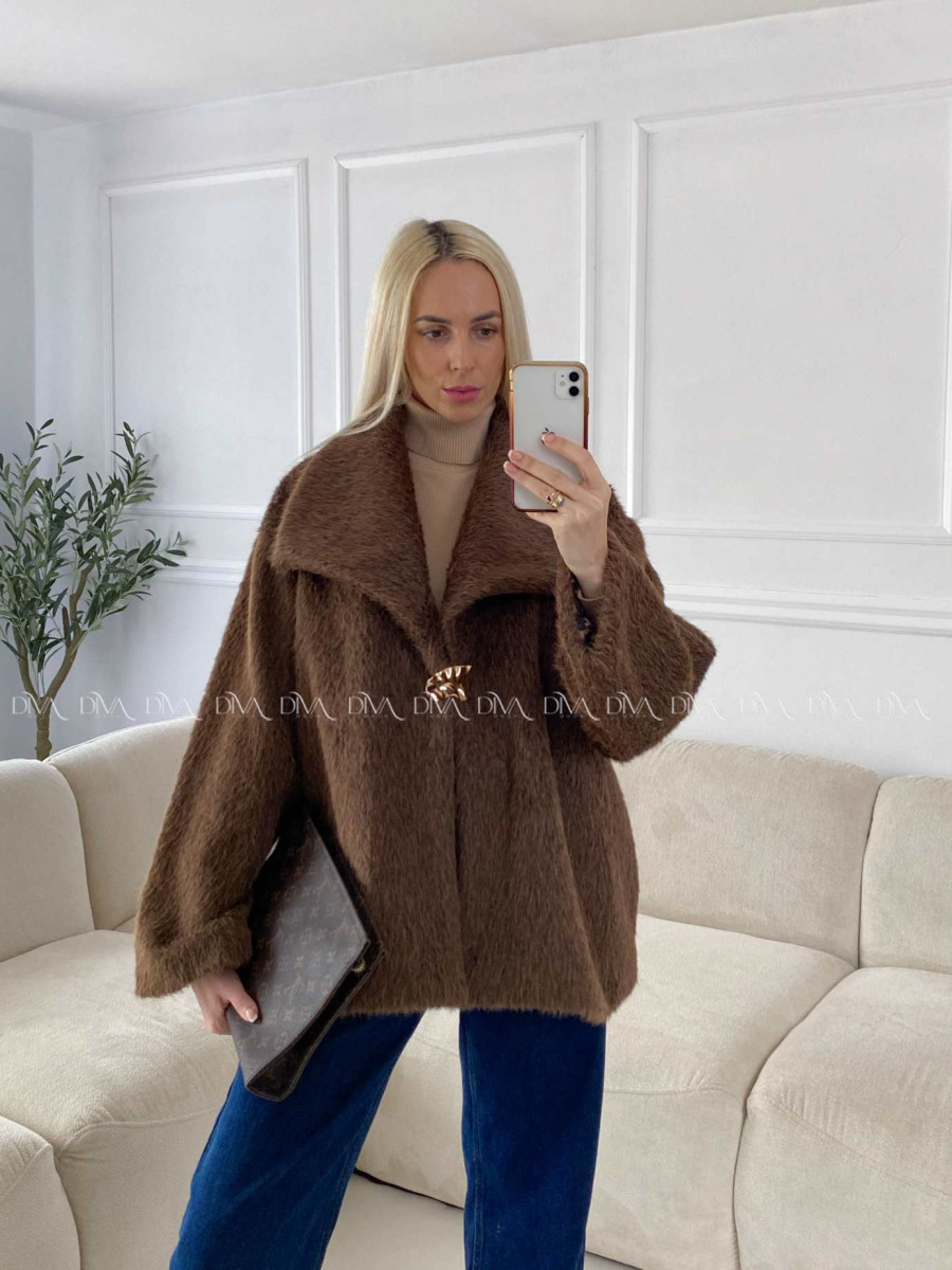 kožušinový kabát so zlatou brošňou hnedý A 104