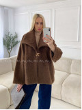 kožušinový kabát so zlatou brošňou hnedý A 104