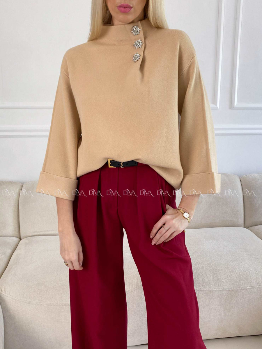 Sveter so štrasovými gombíkmi vanilkový V 52