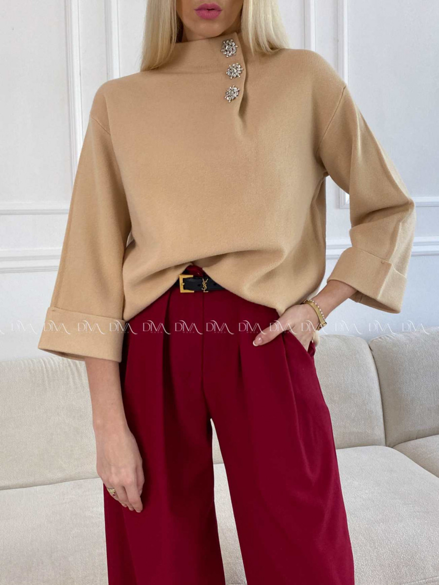 Sveter so štrasovými gombíkmi vanilkový V 52