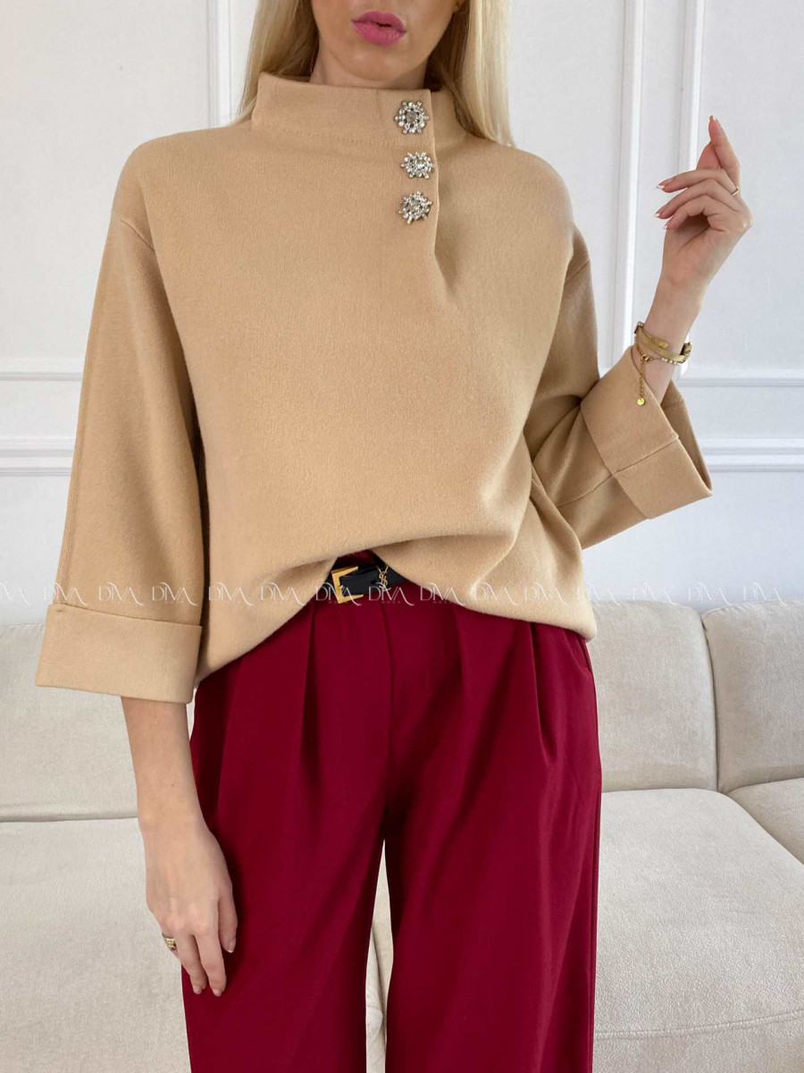 Sveter so štrasovými gombíkmi vanilkový V 52