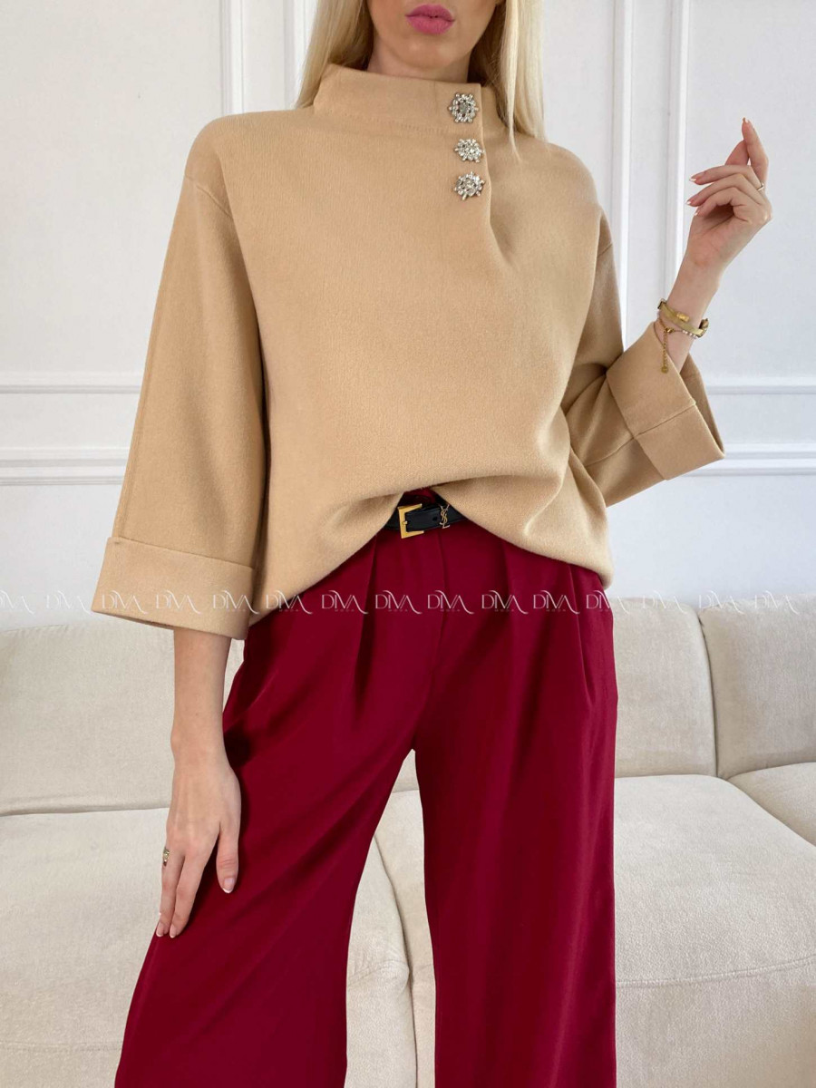 Sveter so štrasovými gombíkmi vanilkový V 52