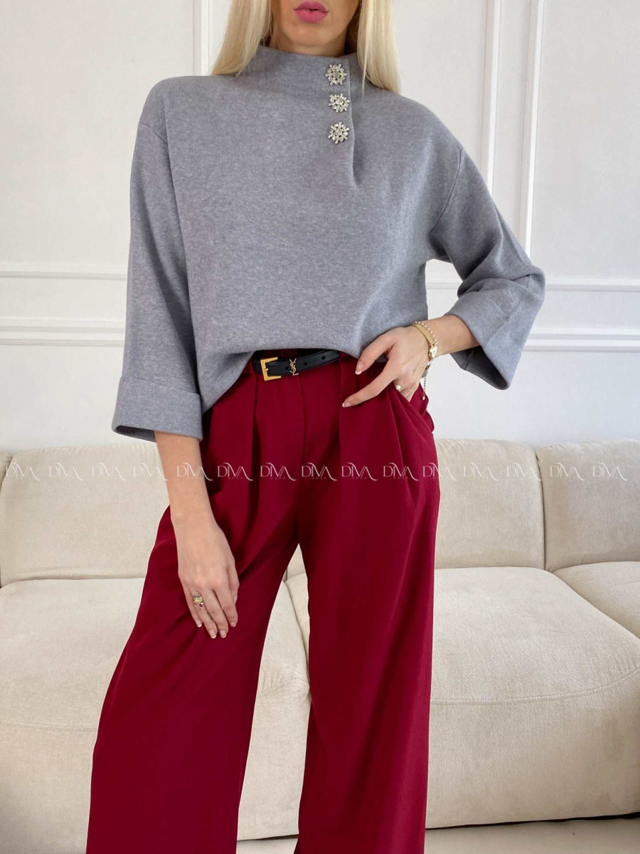 Sveter so štrasovými gombíkmi sivý V 52